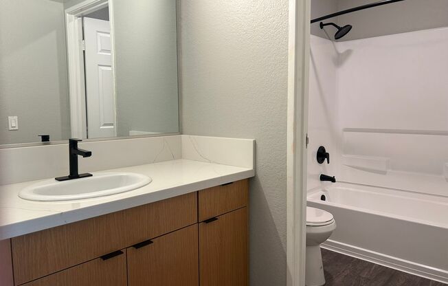 2 beds, 1 bath, 875 sqft, $2,725, Unit 594