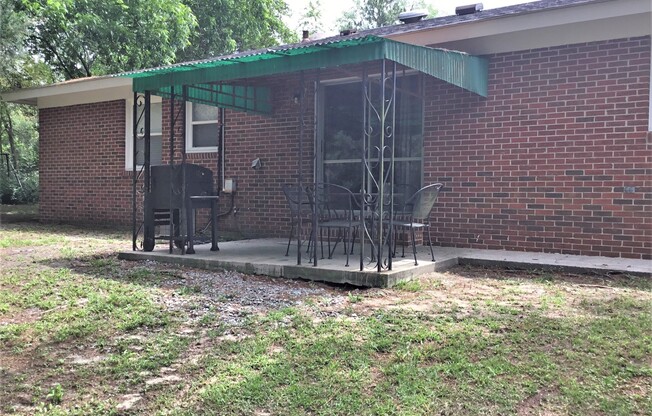 3 beds, 2 baths, $1,400