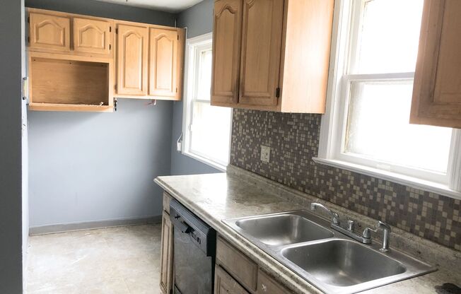 4 BED 2 BATH SINGLE FAMILY HOME!