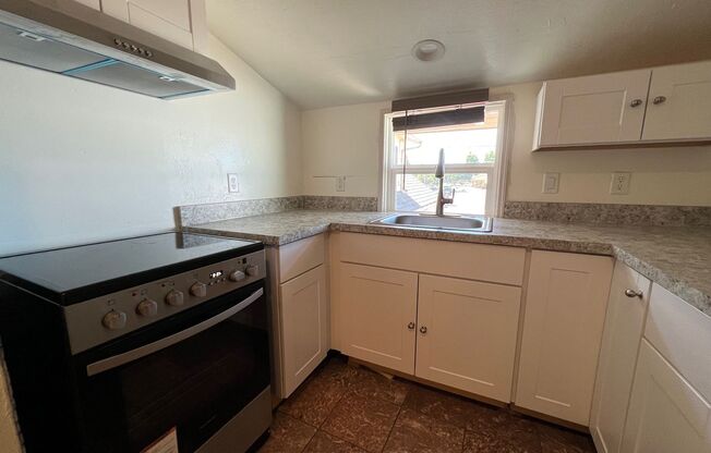 12935 SW Beaverdam Road ~ Super Convenient Location!