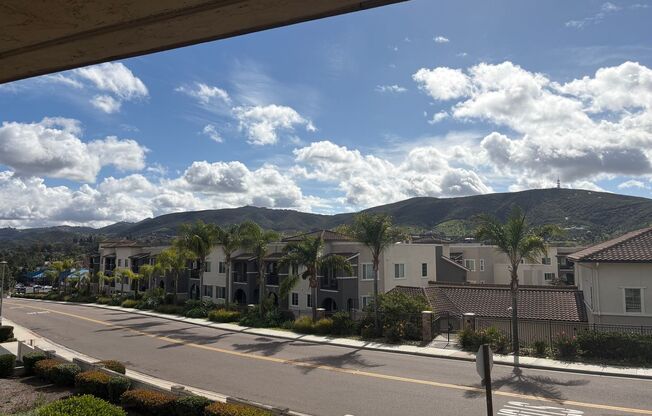 Beautiful corner condo in Lake San Marcos