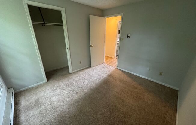 2 beds, 1 bath, 850 sqft, $1,695, Unit Unit 4