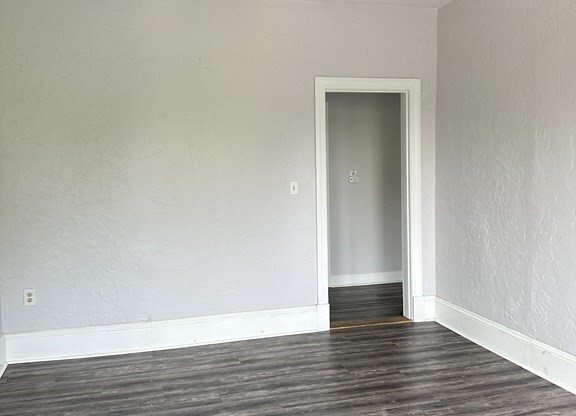 2 beds, 1 bath, $2,000, Unit 3