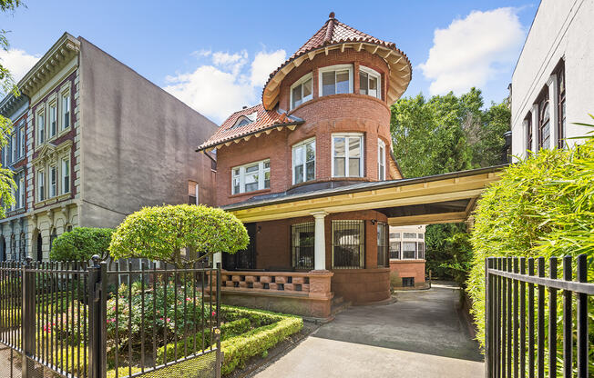 1094 PARK PL