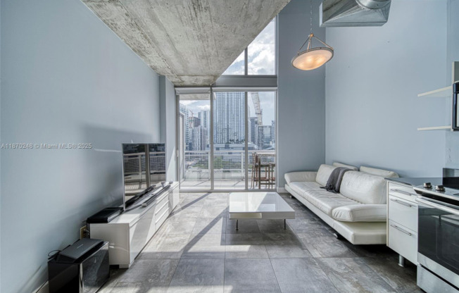 690 SW 1 CT