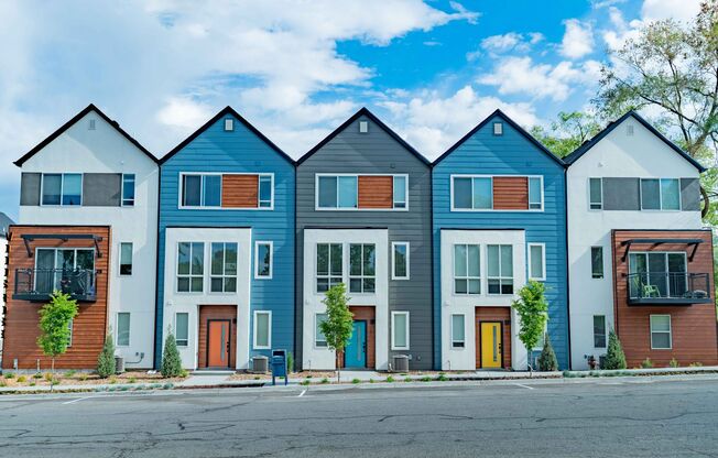 3 beds, 2 baths, 1,400 sqft, $1,895, Unit 572