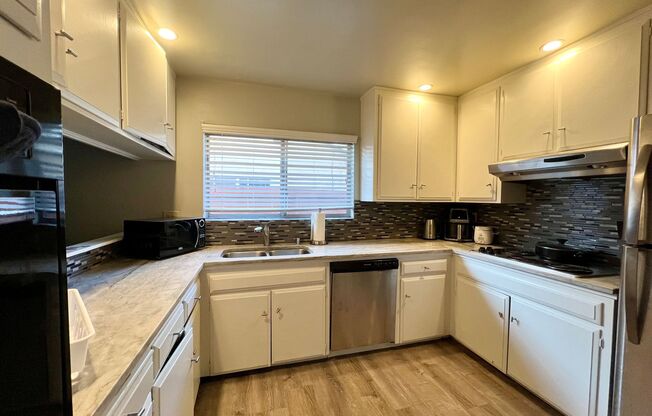 Spacious & Stylish 5-Bedroom Gem Near SDSU!!!