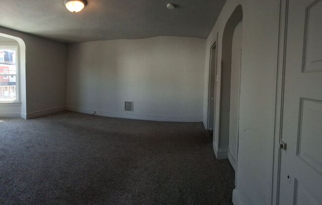 3 beds, 1 bath, $1,075