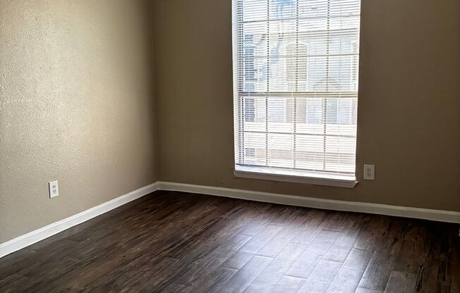 2 beds, 1 bath, 953 sqft, $1,349, Unit 520