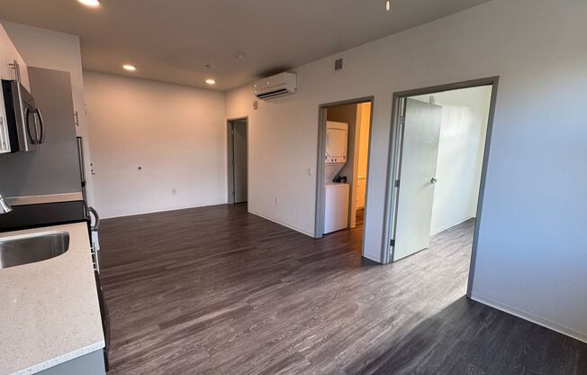 2 beds, 1 bath, 537 sqft, $1,485, Unit 301