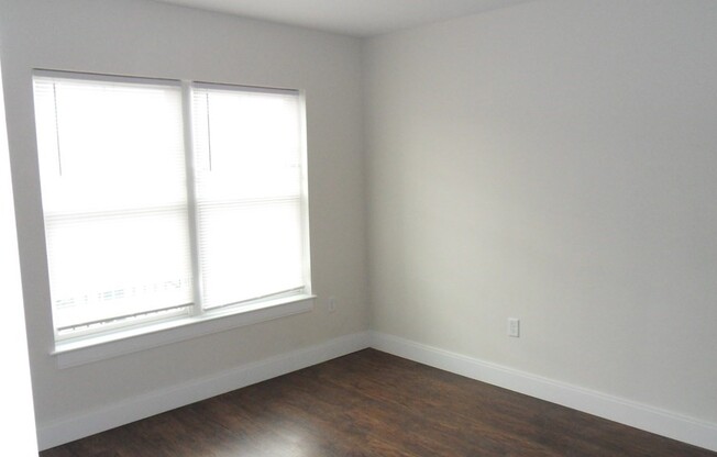 2 beds, 2 baths, 1,000 sqft, $3,300, Unit 4