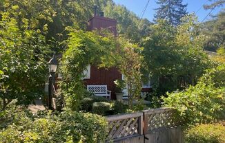 Charming Studio Cottage for Lease
