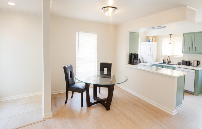 8 beds, 3 baths, $10,400, Unit House