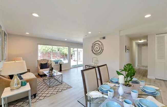 Cute Home in Blossom Hill with A/C, Fresh Paint, Wood Laminate Flooring, Detached Bonus Room!