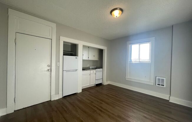 1 bed, 1 bath, 340 sqft, $855, Unit 15