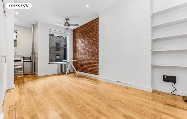 323 E 89 ST
