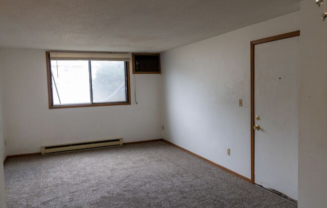 $925 | 2 Bedroom, 1 Bathroom Apartment | No Pets Allowed | Available for Immediate Move In !