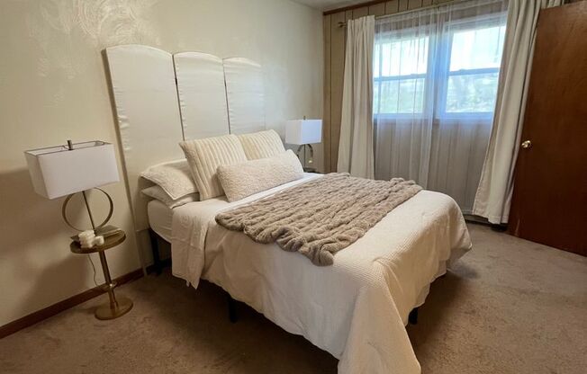 1 bed, 1 bath, 500 sqft, $1,130, Unit R-8