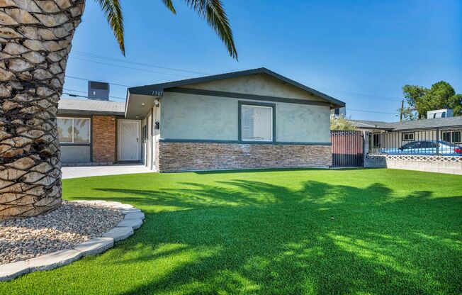 Spacious Furnished 5 Bed / 2 Bath Single Family Home with Private Pool in Las Vegas