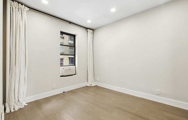 211 W 88 ST