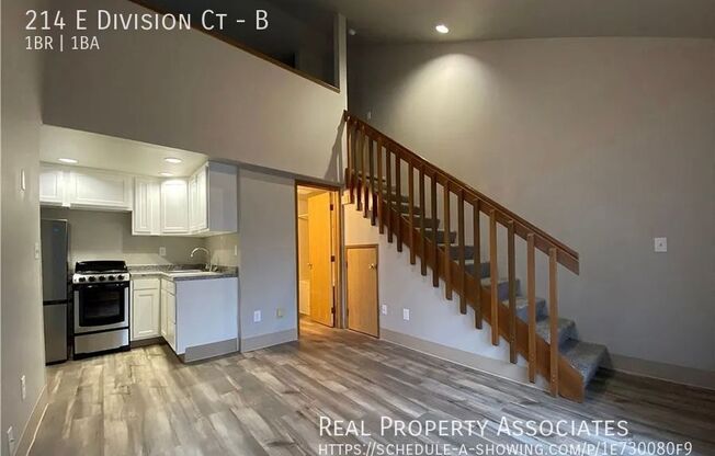 214 E DIVISION CT