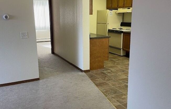 2 beds, 1 bath, 938 sqft, $1,330, Unit 880-101