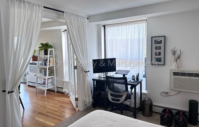 2 beds, 1 bath, $2,500