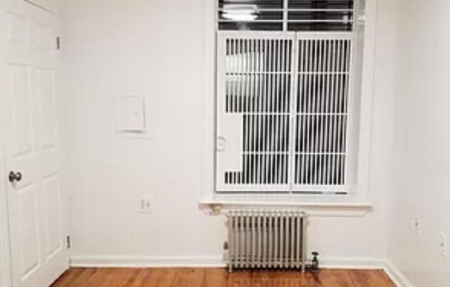 537 W 133 ST