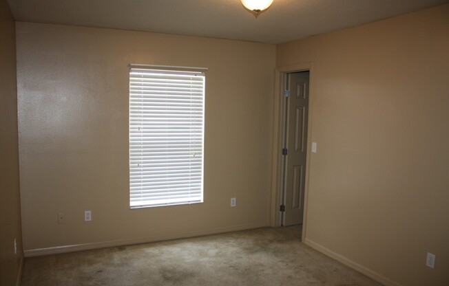 3 beds, 2 baths, $1,650