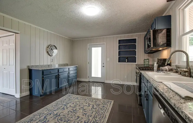 3033 LOUISE DR