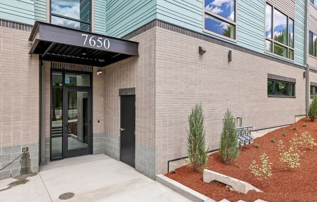 Brand-new 3-Bed, 2-Bath luxury single-level apartment! Bright, open-concept living with modern finishes throughout.