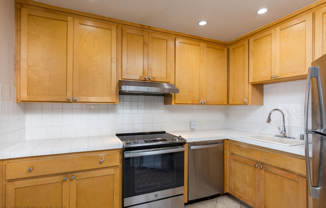 535 BURNETT AVE