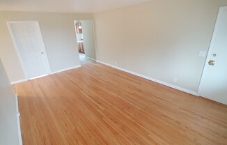 3 beds, 1 bath, 1,000 sqft, $1,600, Unit Apt 2