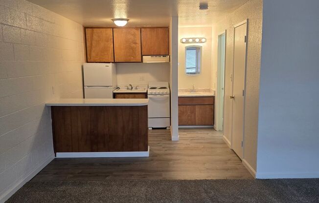 Studio, 1 bath, 375 sqft, $940, Unit 41