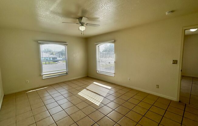 2 beds, 2 baths, $1,500, Unit 7