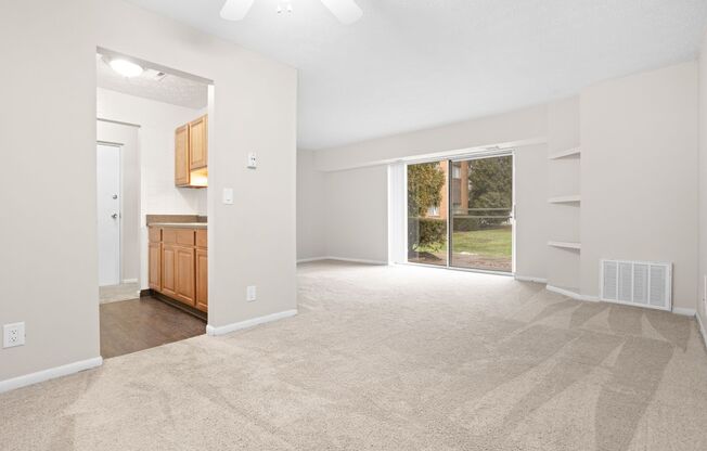 2 beds, 1 bath, 800 sqft, $1,100, Unit 379-206