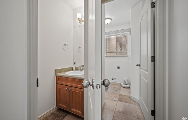 Amazing Cottonwood Heights 4bd/3ba home! Gated community off of Foothill!!