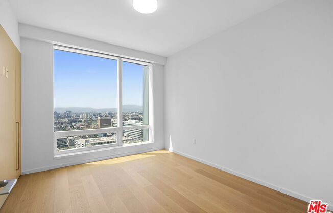 2 beds, 2 baths, 1,305 sqft, $4,800, Unit 2811