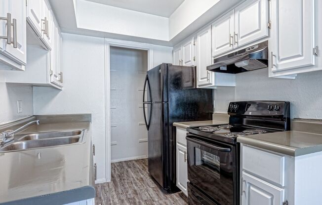 2 beds, 2 baths, 810 sqft, $999, Unit 216