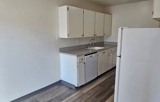 2 beds, 1 bath, 925 sqft, $1,470, Unit 2