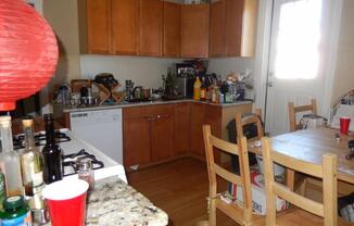 2 beds, 1 bath, $2,550, Unit 3