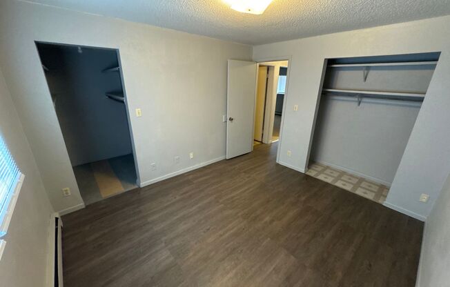 2 beds, 1 bath, $700, Unit 01