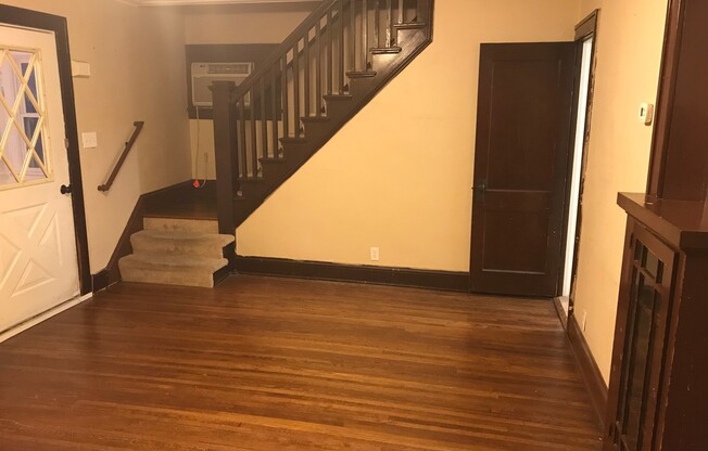 Charming 3 bedroom 1 bath in University/Lexington neighborhood!