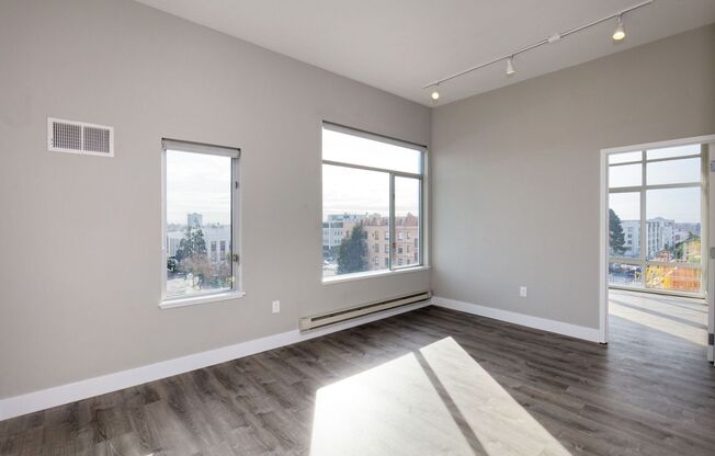 2 beds, 2 baths, 920 sqft, $3,040, Unit 203