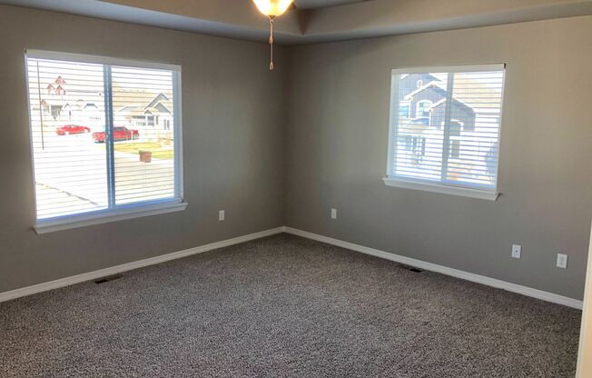 Beautiful 3 Bed, 2.5 Bath House in Windsor!