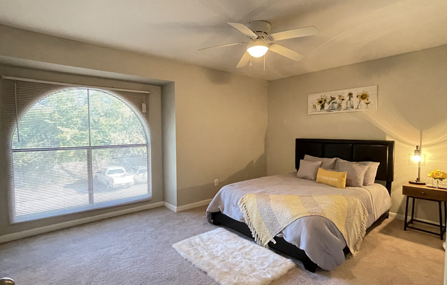 2 beds, 1 bath, 784 sqft, $1,099