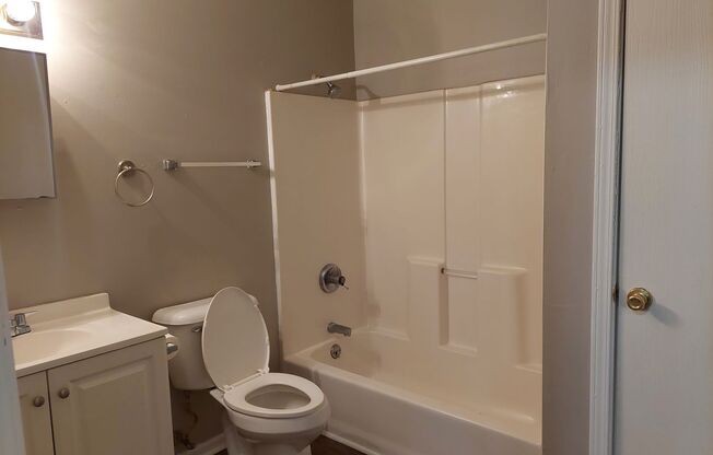 1 bed, 1 bath, 530 sqft, $825, Unit 360 AA14