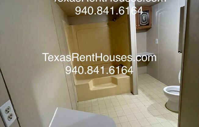 3 beds, 2 baths, $825