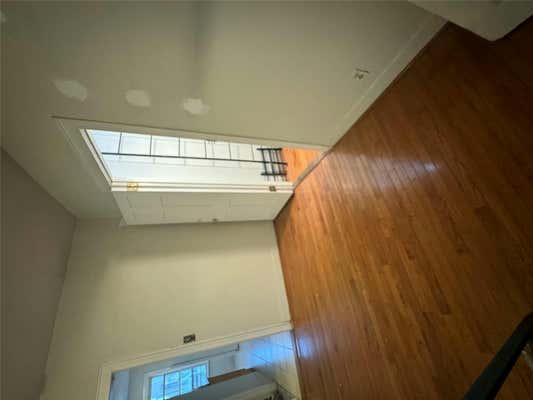 3 beds, 1 bath, 897 sqft, $2,900