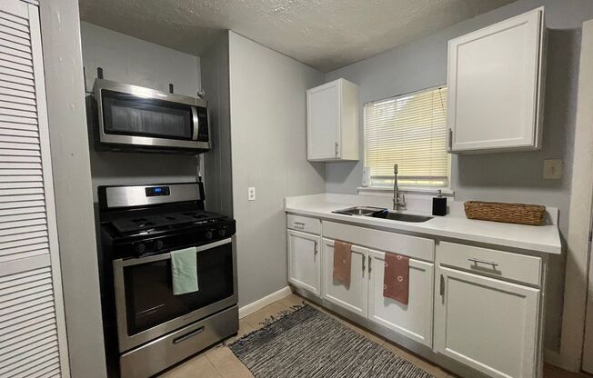 2 beds, 1 bath, 650 sqft, $1,000, Unit 2409 Bastrop St - Unit 2 R